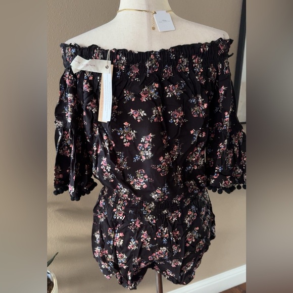 Off the shoulder floral print pom pom romper - Picture 5 of 10